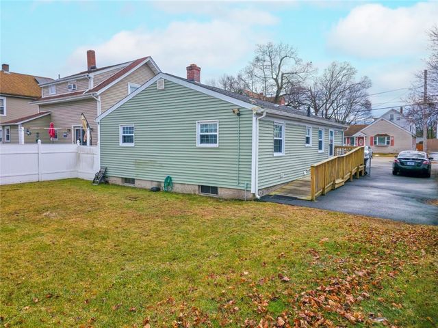 80 Oakland Avenue, Pawtucket, RI 02861