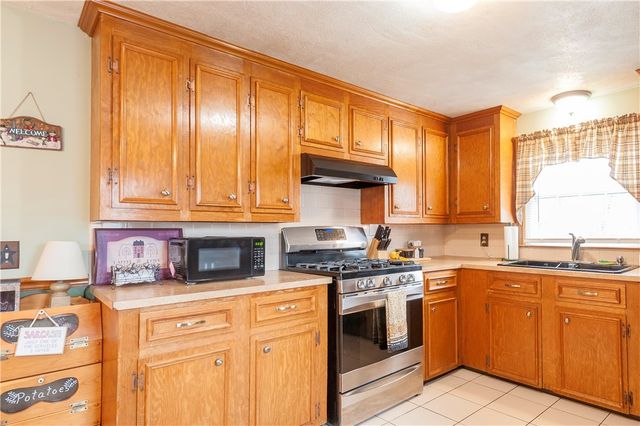 80 Oakland Avenue, Pawtucket, RI 02861