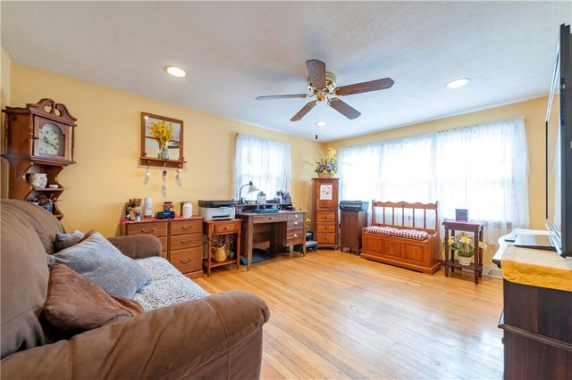 80 Oakland Avenue, Pawtucket, RI 02861