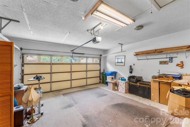 137 Exeter Court, Hendersonville, NC 28791