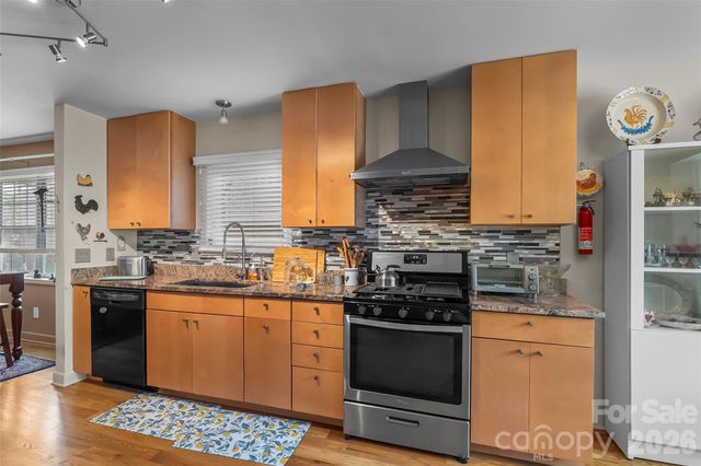 137 Exeter Court, Hendersonville, NC 28791