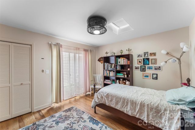 137 Exeter Court, Hendersonville, NC 28791
