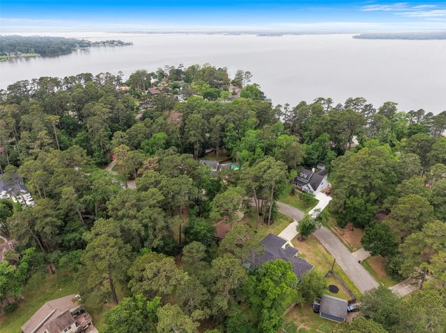 15204 Jamaica Drive, Willis, TX 77318