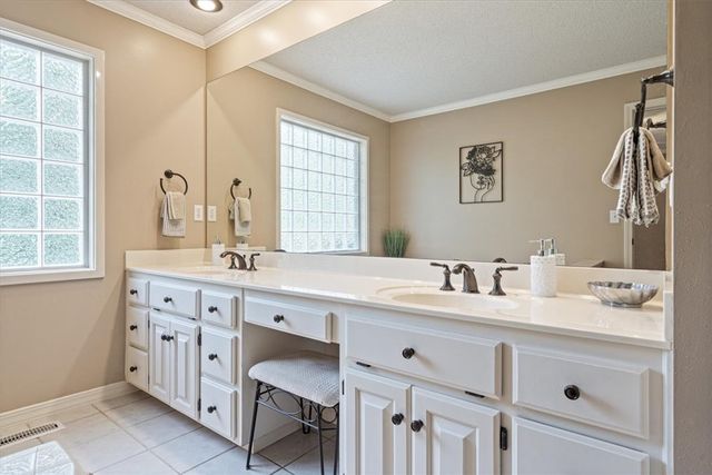 17 Cambria Lane, Bella Vista, AR 72715