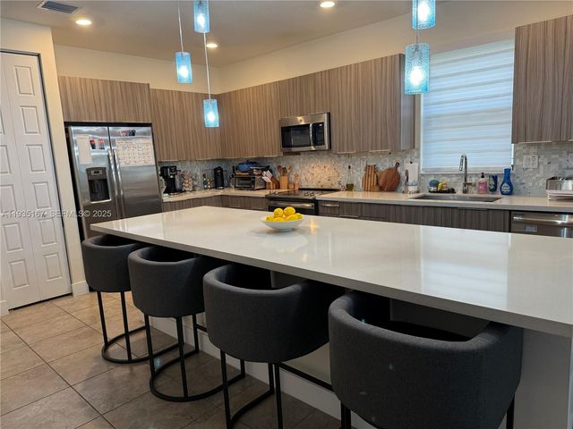 15822 NW 91st Ave, Miami Lakes, FL 33018