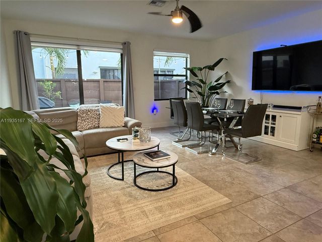 15822 NW 91st Ave, Miami Lakes, FL 33018