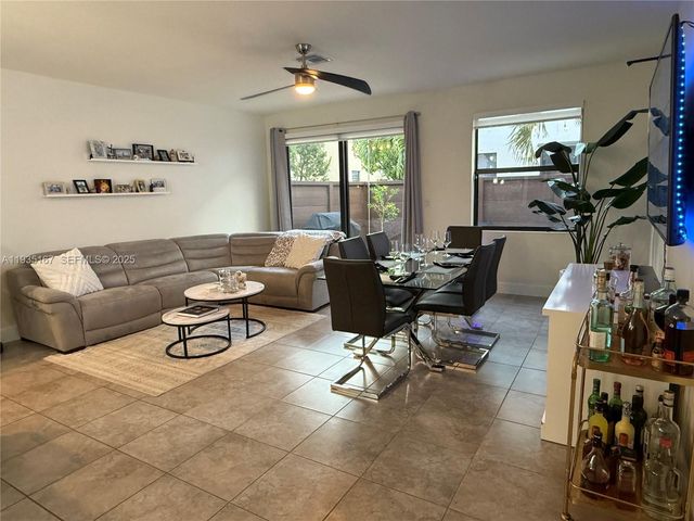 15822 NW 91st Ave, Miami Lakes, FL 33018