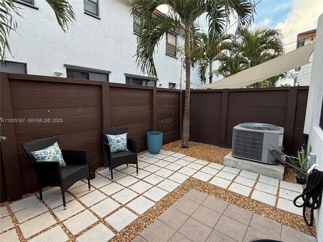 15822 NW 91st Ave, Miami Lakes, FL 33018