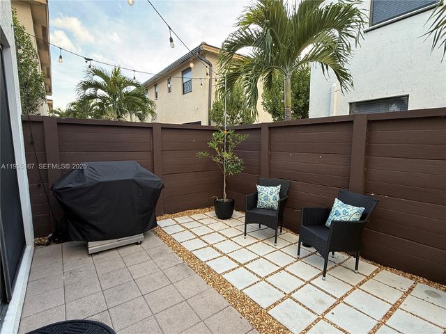 15822 NW 91st Ave, Miami Lakes, FL 33018