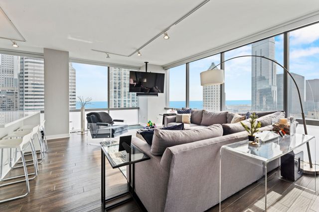 8 E RANDOLPH Street 3004, Chicago, IL 60601