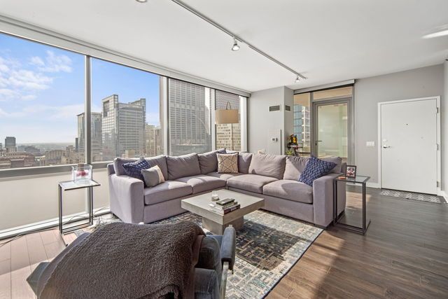 8 E RANDOLPH Street 3004, Chicago, IL 60601