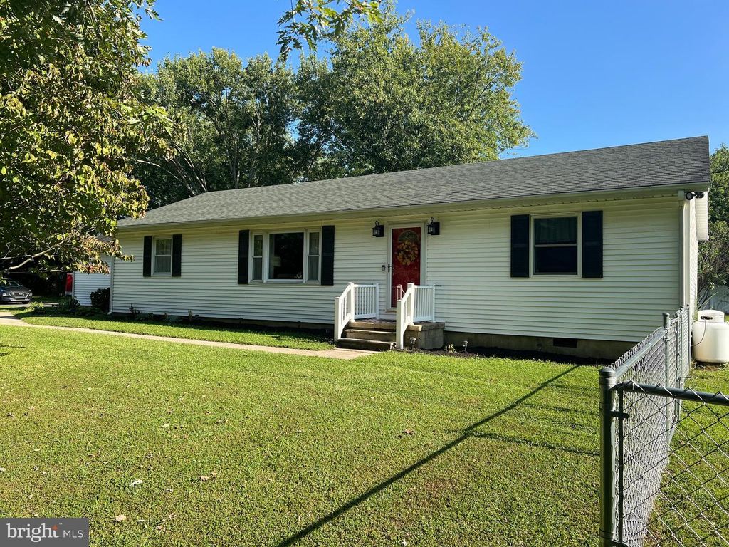 705 DEER TRACK LN, Dover, DE 19904
