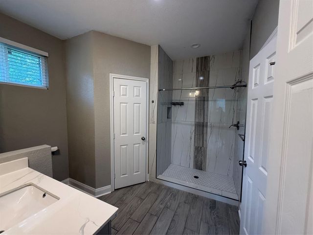 4427 17th St, Bacliff, TX 77518