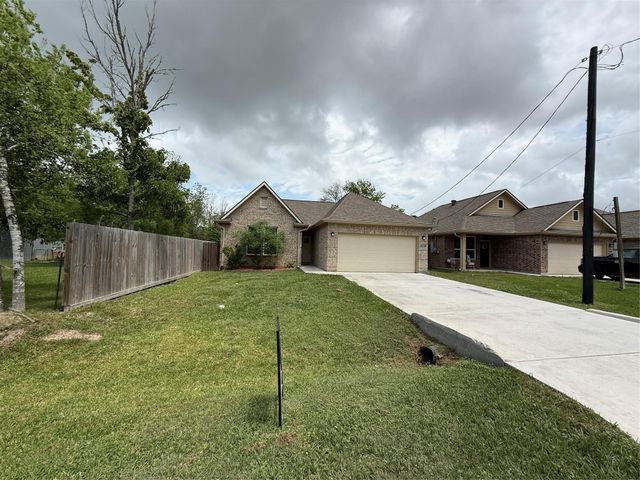 4427 17th St, Bacliff, TX 77518