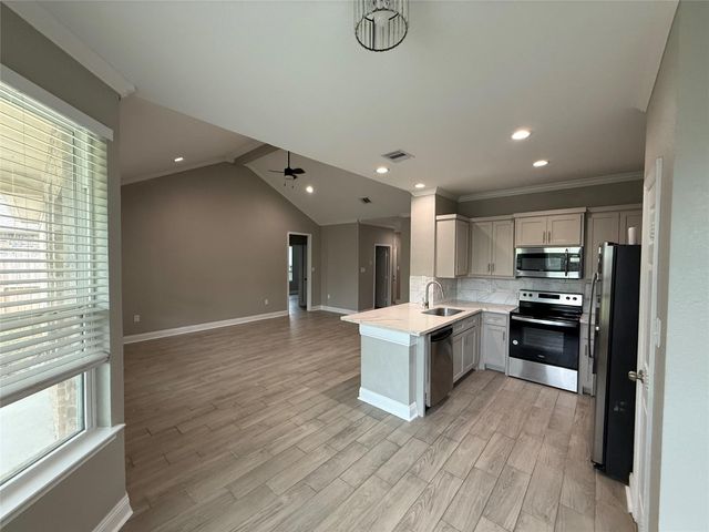 4427 17th St, Bacliff, TX 77518