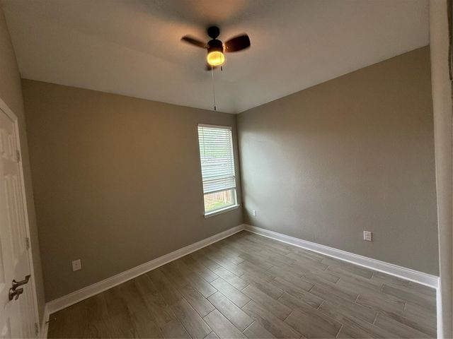 4427 17th St, Bacliff, TX 77518