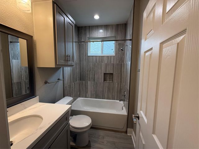 4427 17th St, Bacliff, TX 77518