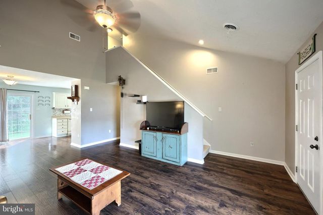 15 LEXINGTON DR, Hanover, PA 17331