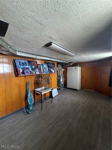 4662 Pearl Road, Cleveland, OH 44109
