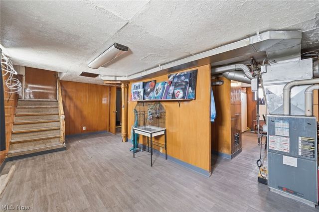 4662 Pearl Road, Cleveland, OH 44109