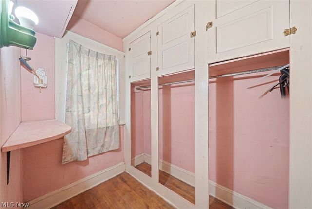 4662 Pearl Road, Cleveland, OH 44109