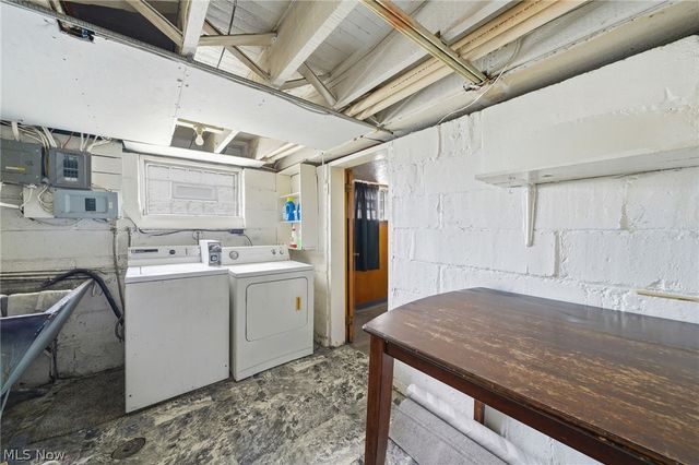 4662 Pearl Road, Cleveland, OH 44109