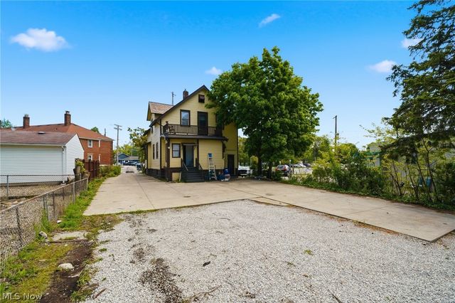 4662 Pearl Road, Cleveland, OH 44109