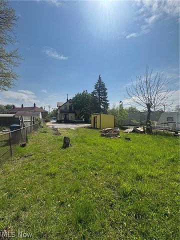 4662 Pearl Road, Cleveland, OH 44109