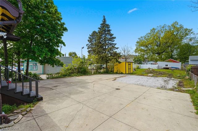 4662 Pearl Road, Cleveland, OH 44109