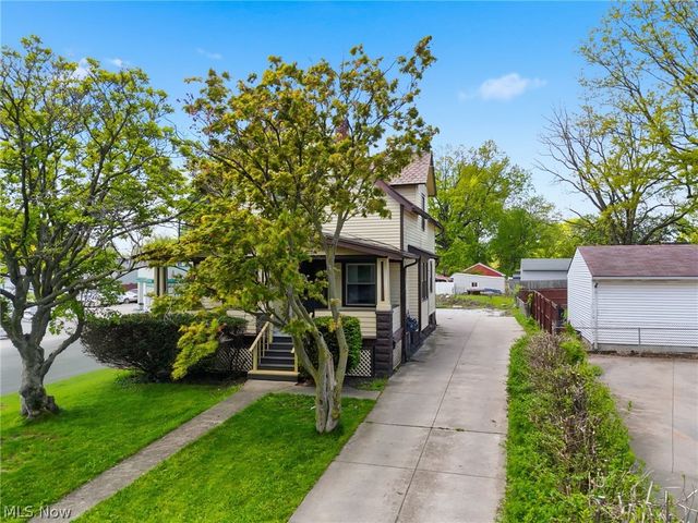4662 Pearl Road, Cleveland, OH 44109