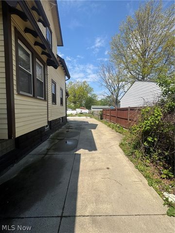 4662 Pearl Road, Cleveland, OH 44109