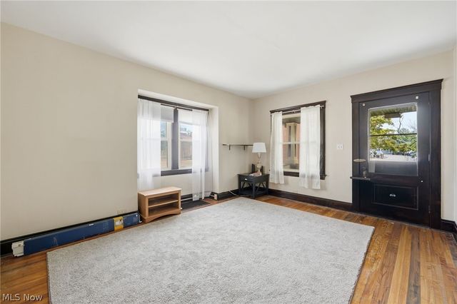 4662 Pearl Road, Cleveland, OH 44109