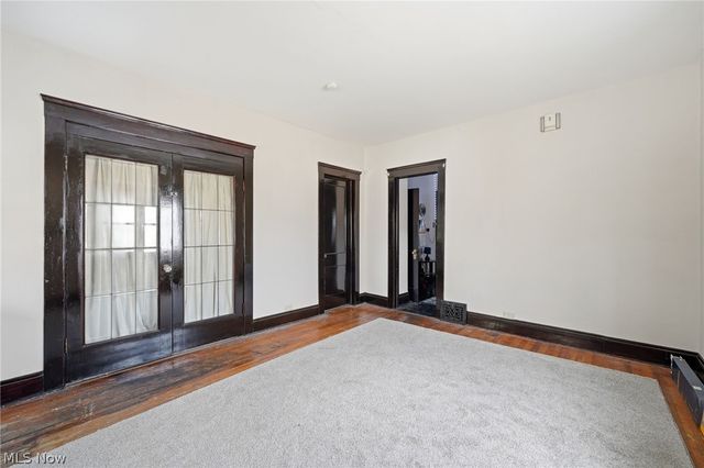 4662 Pearl Road, Cleveland, OH 44109