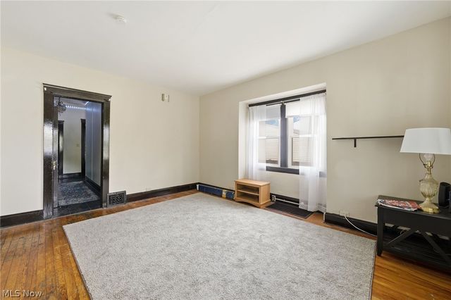 4662 Pearl Road, Cleveland, OH 44109