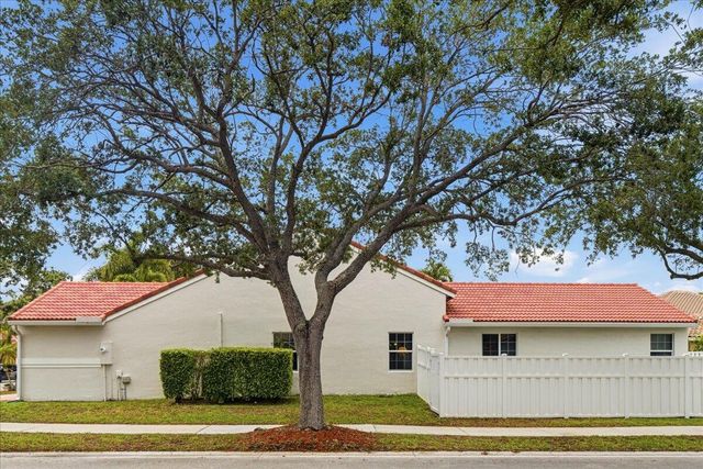 830 Heritage Drive, Weston, FL 33326