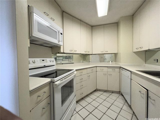 1860 Ala Moana Boulevard 902B, Honolulu, HI 96815