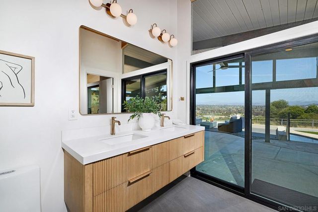 6117 Madra, San Diego, CA 92120