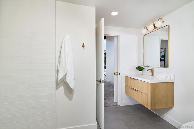 6117 Madra, San Diego, CA 92120