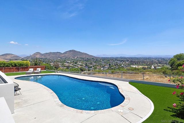 6117 Madra, San Diego, CA 92120