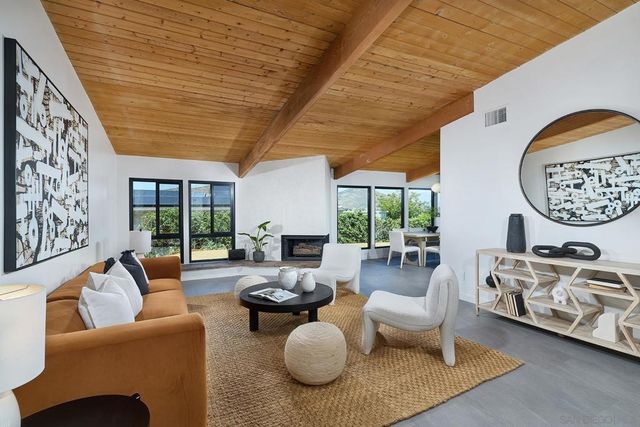 6117 Madra, San Diego, CA 92120