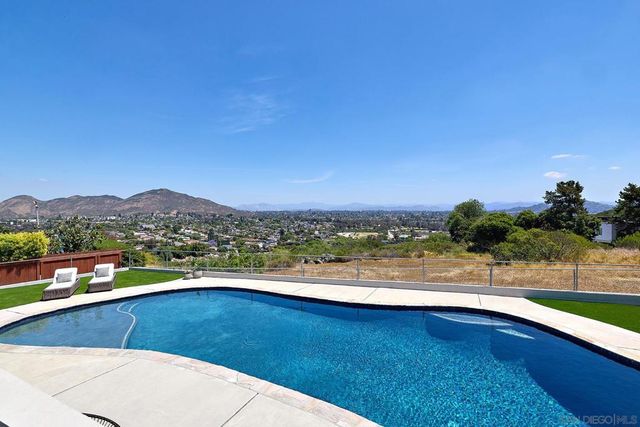 6117 Madra, San Diego, CA 92120