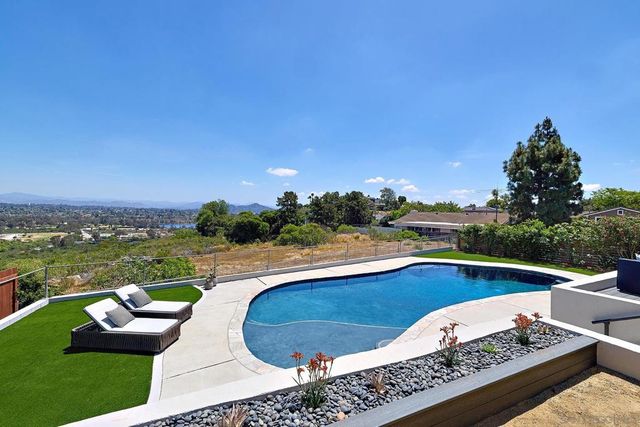 6117 Madra, San Diego, CA 92120