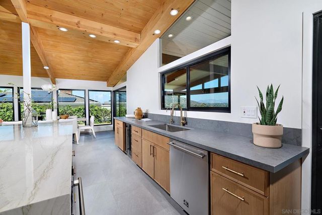 6117 Madra, San Diego, CA 92120