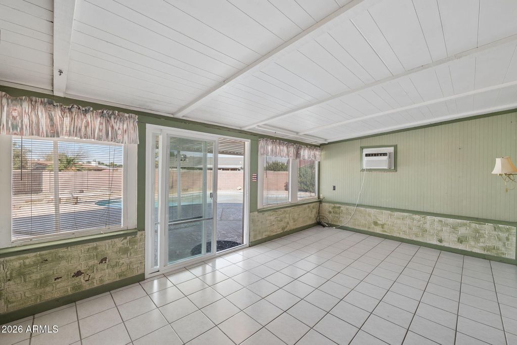 Image 11 of property listing at 4045 W CAMINO ACEQUIA --, Phoenix, AZ 85051