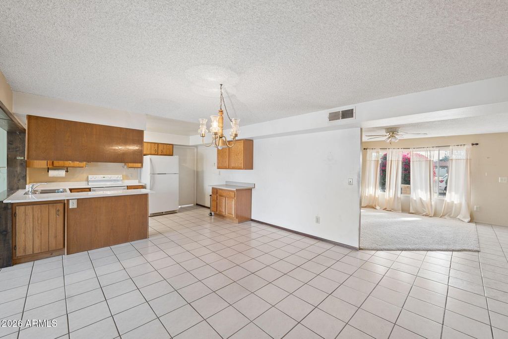 Image 13 of property listing at 4045 W CAMINO ACEQUIA --, Phoenix, AZ 85051