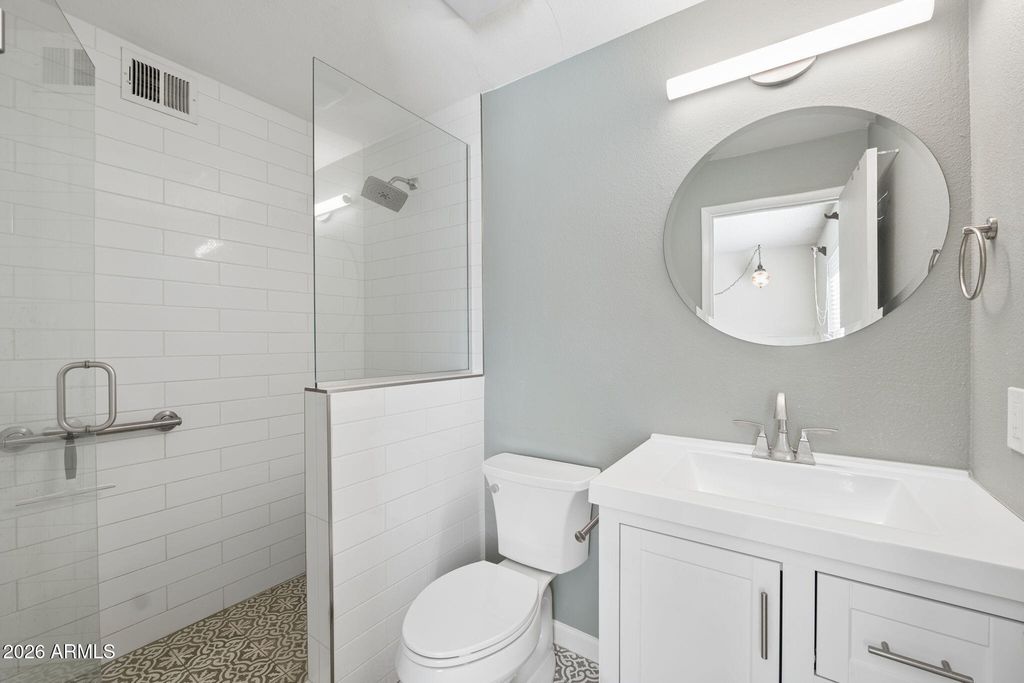 Image 16 of property listing at 4045 W CAMINO ACEQUIA --, Phoenix, AZ 85051