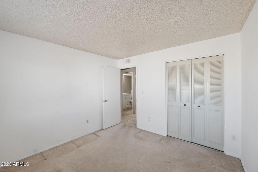 Image 18 of property listing at 4045 W CAMINO ACEQUIA --, Phoenix, AZ 85051