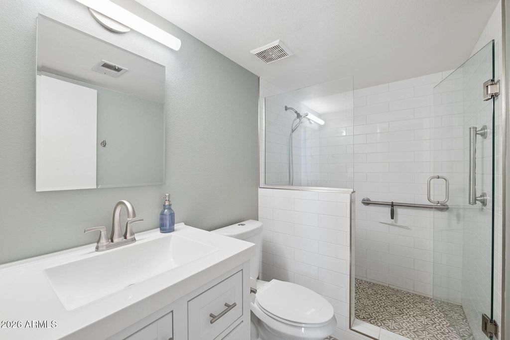 Image 19 of property listing at 4045 W CAMINO ACEQUIA --, Phoenix, AZ 85051