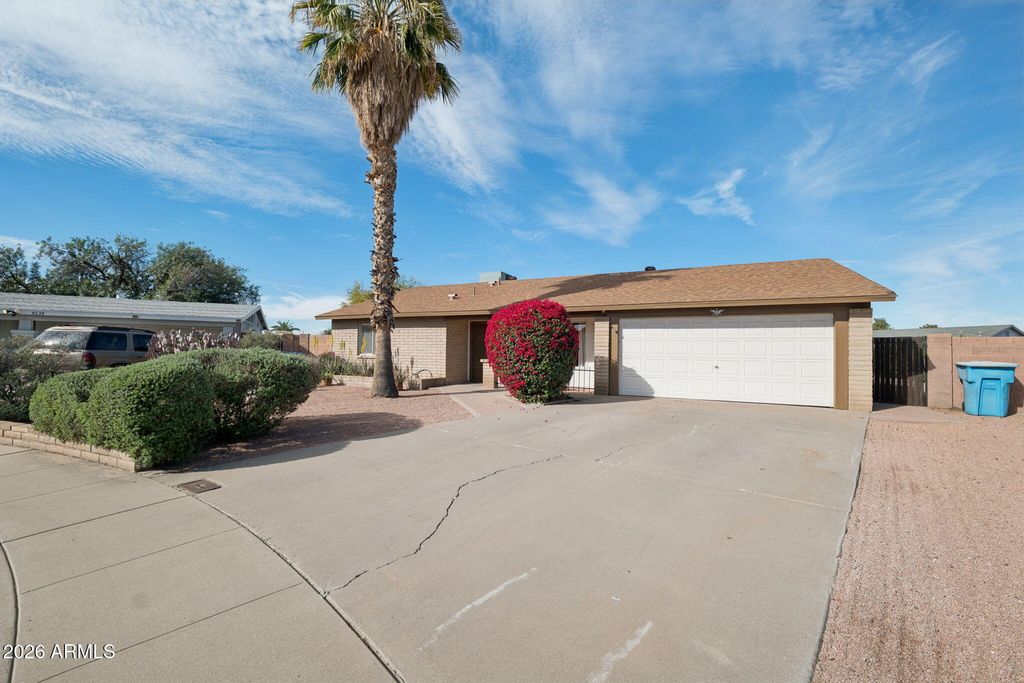 Image 3 of property listing at 4045 W CAMINO ACEQUIA --, Phoenix, AZ 85051