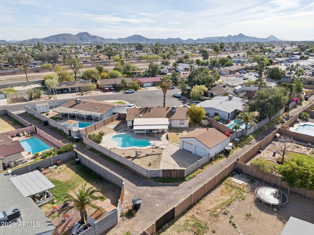 Image 37 of property listing at 4045 W CAMINO ACEQUIA --, Phoenix, AZ 85051